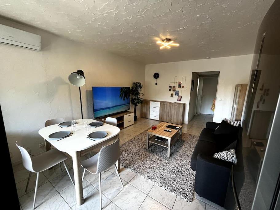 Appartement vue port plein centre 10mn de la plage Agde Extérieur photo