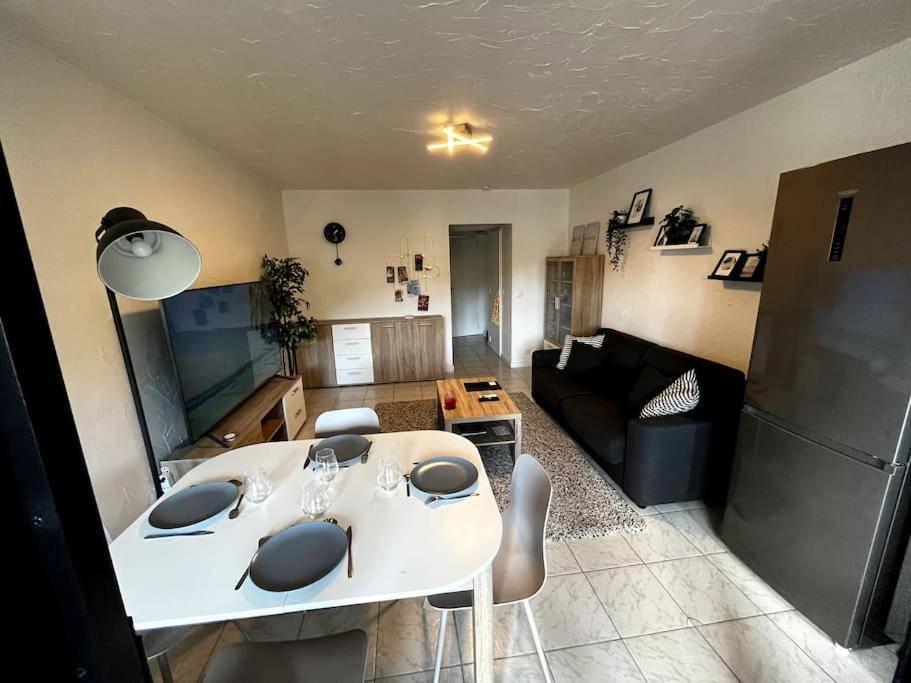 Appartement vue port plein centre 10mn de la plage Agde Extérieur photo
